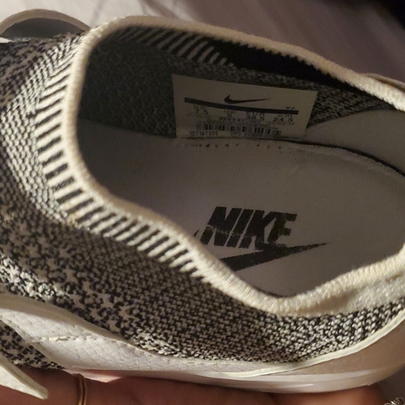 Nikes - Picture 4 of 6